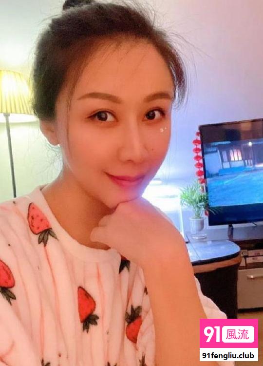 南门性感大长腿小星